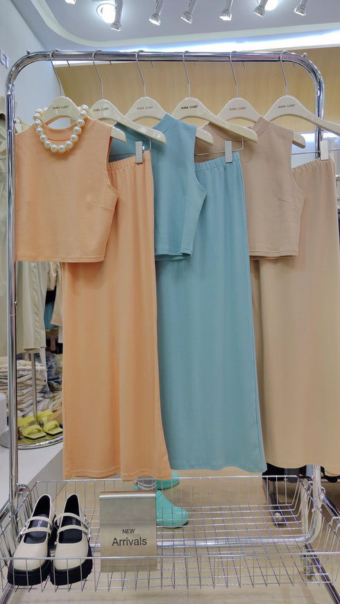 Women Fitted Half Sleeves Crop Tops With Back Slit Midi